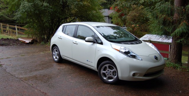 2012 Nissan Leaf SV in Pearl White